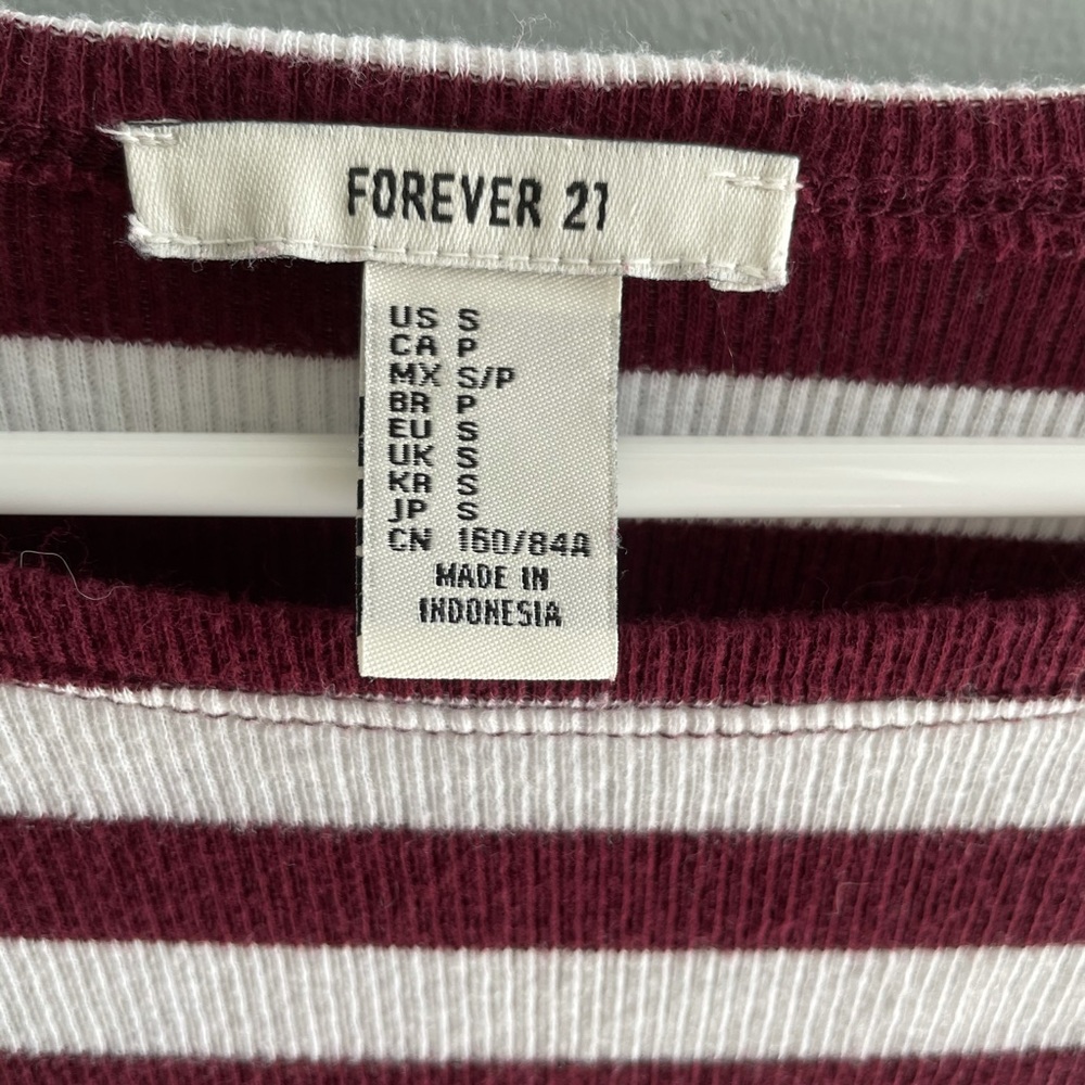 Forever 21 Cropped Long Sleeve - Picture 3 of 3